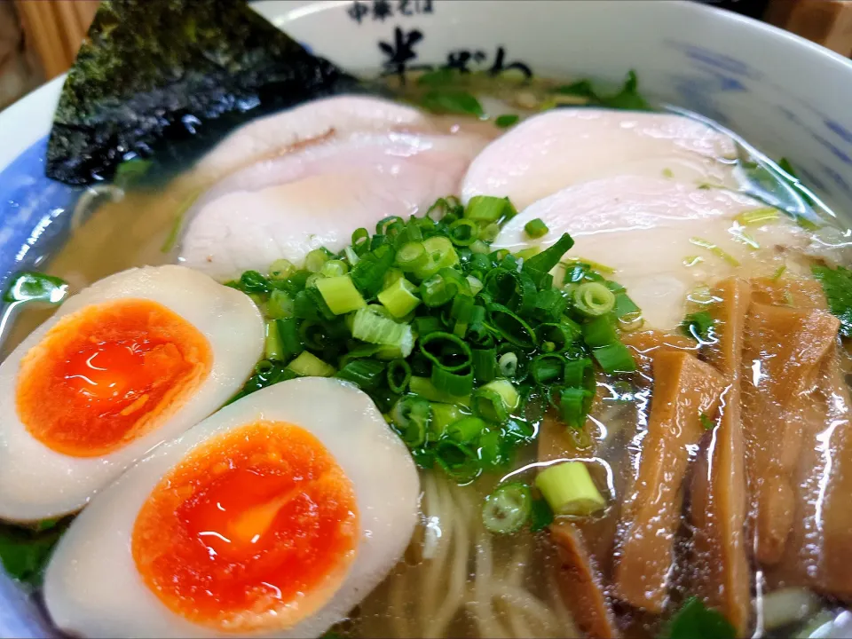 【本日の限定】 
中華そば 半ざわ 
木更津産あさり出汁ラーメン (1,300円) 
＋味玉 (覆麺智/花木共通のメンバー
カード提示で無料) 
＠西巣鴨2分 
(JR板橋駅から徒歩13分) 
24255 (275,447)|大脇さん