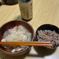 Snapdishの料理写真:とりだいこん。しろだしであっさりとりのだしでさらりこってり。あっさりなんか、こってりなんかはっきりし。|ぽんぽこまめだ。さん