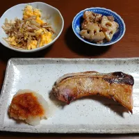 Snapdishの料理写真:ぶりの塩焼き|ぱやさん