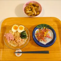 Snapdishの料理写真:今日の夕食　ツナそうめん、れんこんとベーコンの炒め物、ゆで落花生|pinknari🐰🌈さん