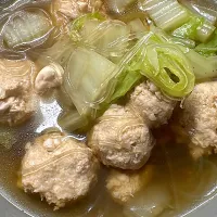 Snapdishの料理写真:白菜と鶏団子の春雨スープ| かれんさん