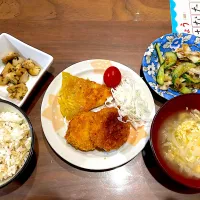 Snapdishの料理写真:カニクリームコロッケ　じゃがいものチーズガレット　キャベツのかき玉汁　きゅうりと竹輪のおかか和え　エリンギのバタポン炒め|おさむん17さん