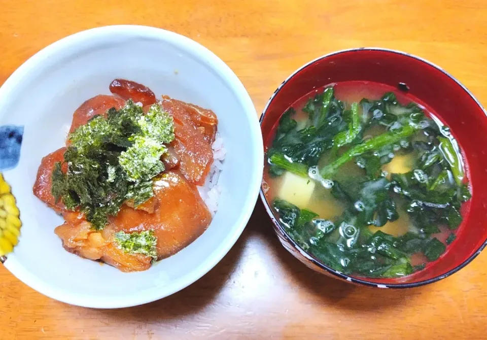 2024 0812　まぐろの漬け丼　ほうれん草と豆腐、わかめのお味噌汁|いもこ。さん