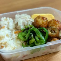 Snapdishの料理写真:きんぴらの混ぜごはんと鶏つくねのお弁当|ふくすけ食堂さん