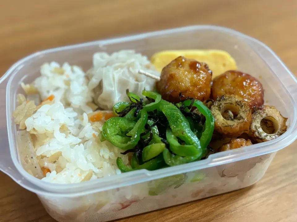 きんぴらの混ぜごはんと鶏つくねのお弁当|ふくすけ食堂さん