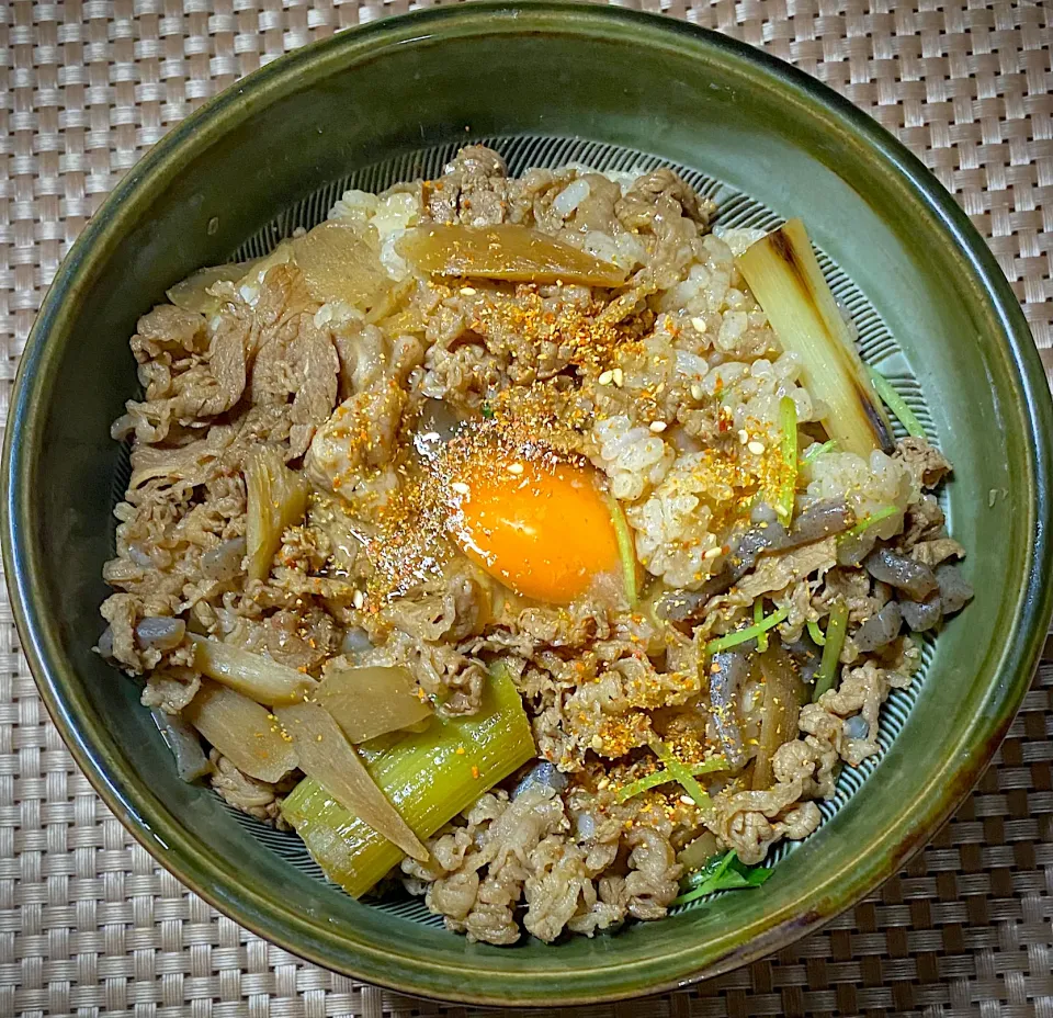 すき焼き丼|すくらんぶるえっぐさん