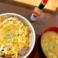 Snapdishの料理写真:すき家の牛丼🎵|ぼっすんさん