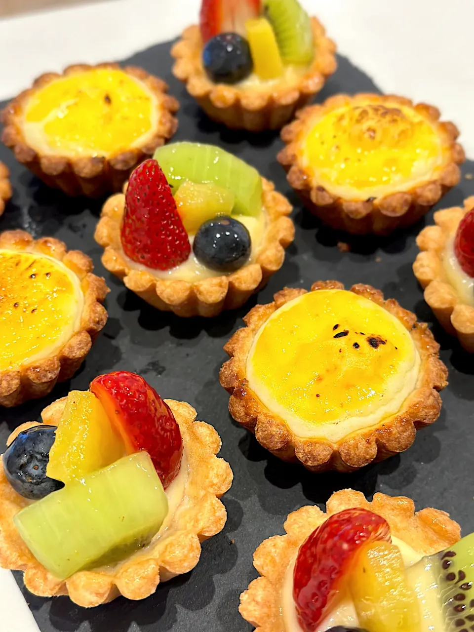 Fruit Tarts VS Lava Cheese Tarts|wendy1013さん