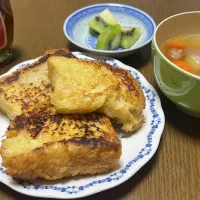 Snapdishの料理写真:失敗した食パンでフレンチトースト|ゆだともさん