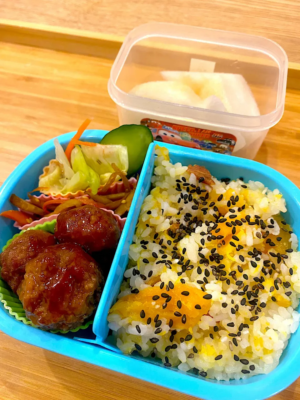 Snapdishの料理写真:芋掘り遠足弁当|しばざきまりさん