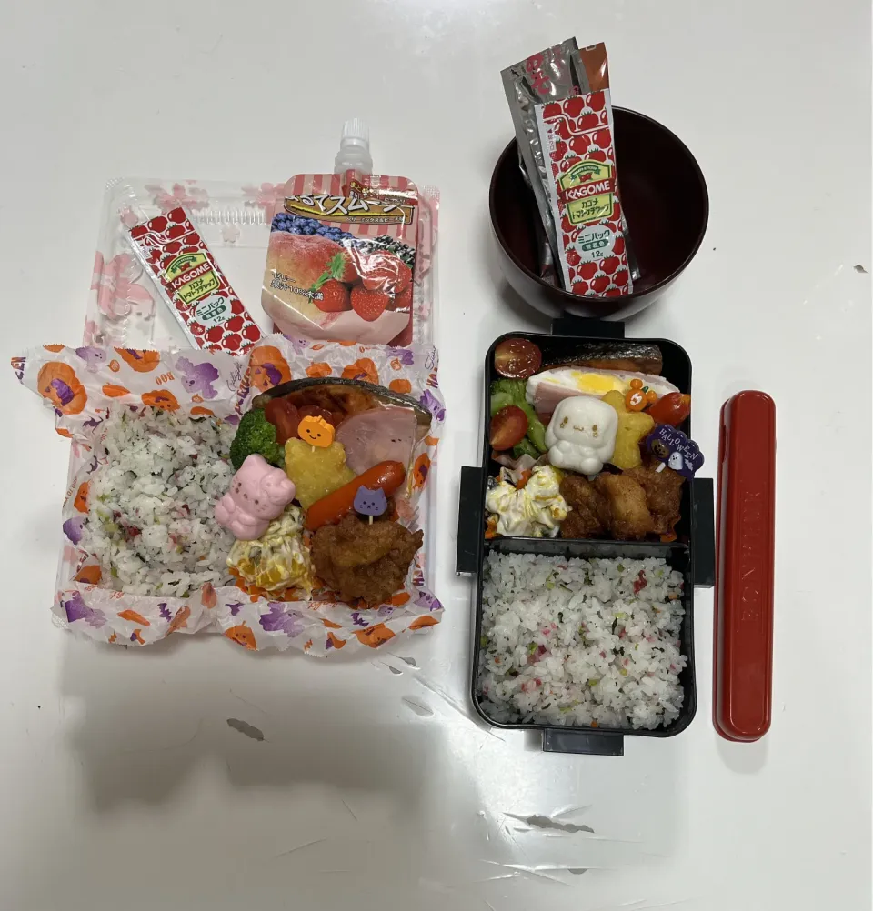 Snapdishの料理写真:5年娘とパパ弁☆混ぜご飯（五色の花むすび）星型ポテト☆かぼちゃサラダ☆唐揚げ☆赤ウインナー☆鮭☆レンチンハムエッグ☆プチトマトとブロッコリーのマリネ☆キャラかまぼこ☆みそ汁（パパ弁）☆スムージー（娘）|Saharaさん