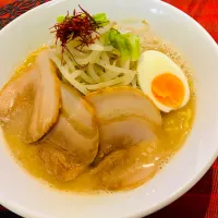 Snapdishの料理写真:✩.*˚もやしたっぷり豚骨ラーメン|ゆきえもんさん