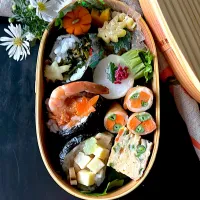 Snapdishの料理写真:ぱっかんおにぎり🍙の秋弁当🍱|とんちんさん