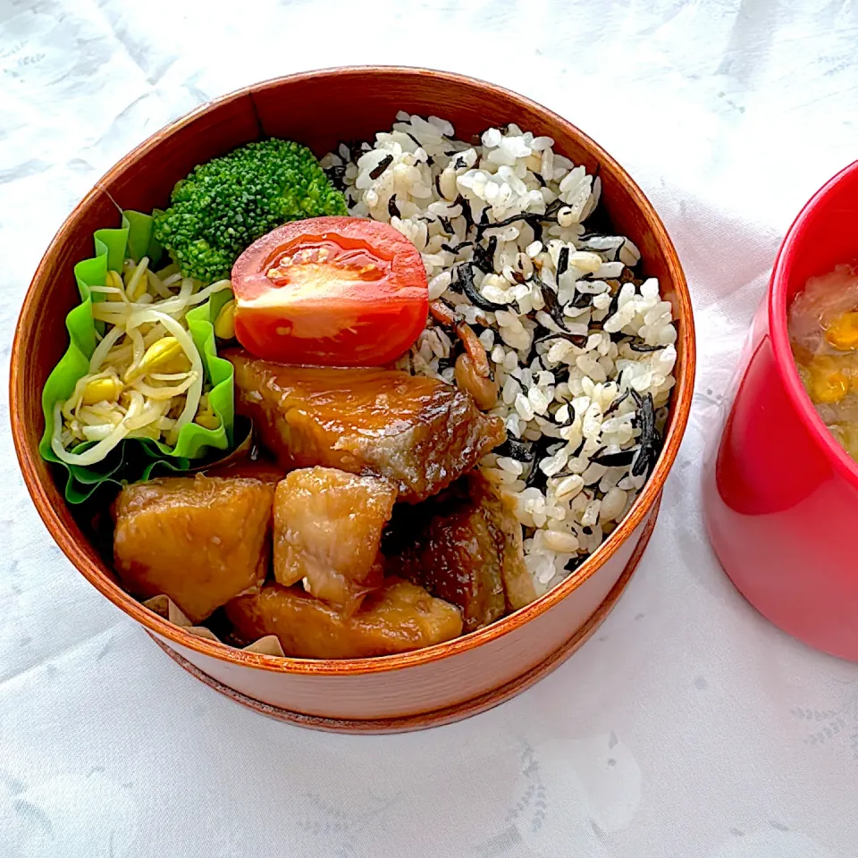 鰤の生姜焼きとひじきご飯弁当|ゆっきーさん