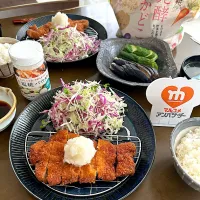 Snapdishの料理写真:塩糀パウダーで下味とんかつと発酵ぬかどこでお新香のランチ🍽️|由美さん