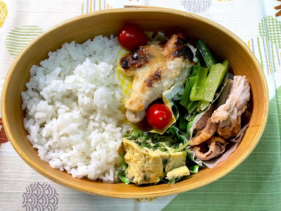 Snapdishの料理写真:焼鳥、豚肉の生姜焼き、玉子焼、おばんざい🍱|なお🅿️さん