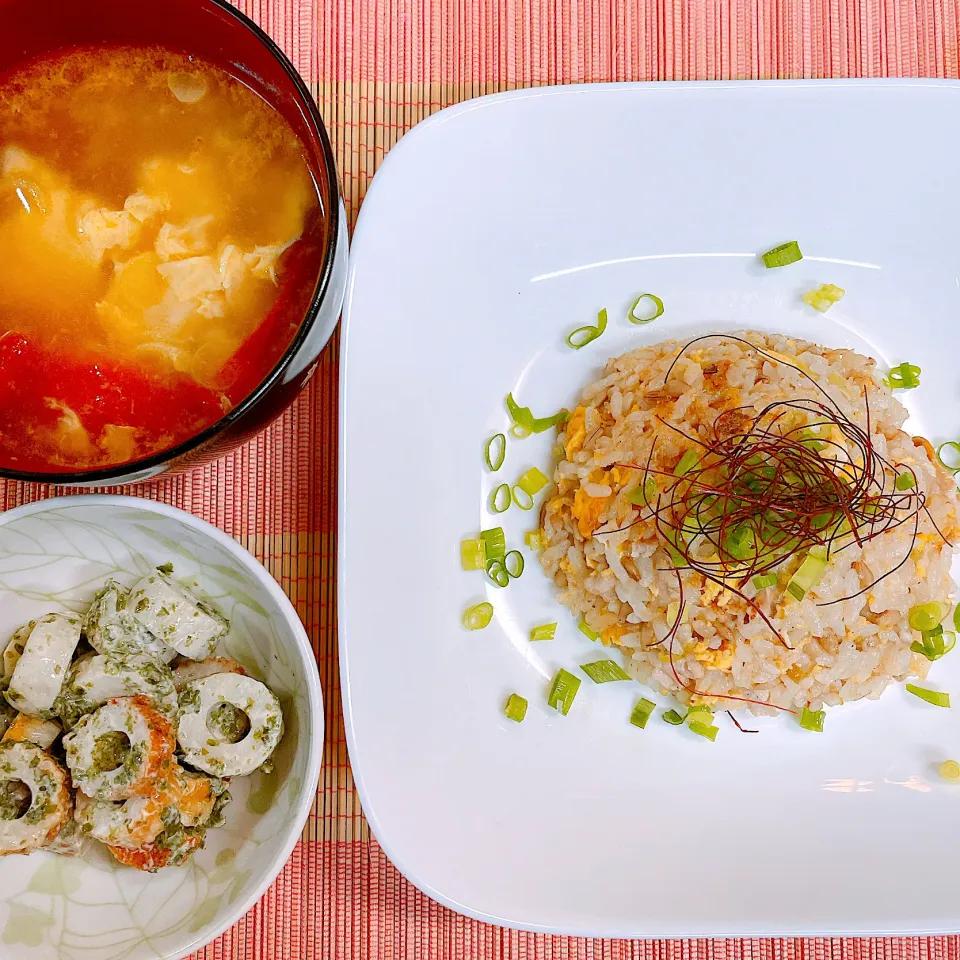 ねぎ塩チャーハン♡トマトと卵の中華スープ♡ちくわの磯和え♡|まゆかさん