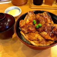 Snapdishの料理写真:ぶたはげ　豚丼|金井　勇樹さん