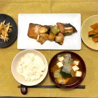 Snapdishの料理写真:ブリの照り焼きとマコモダケ秋香る定食|Atelier Sekiさん