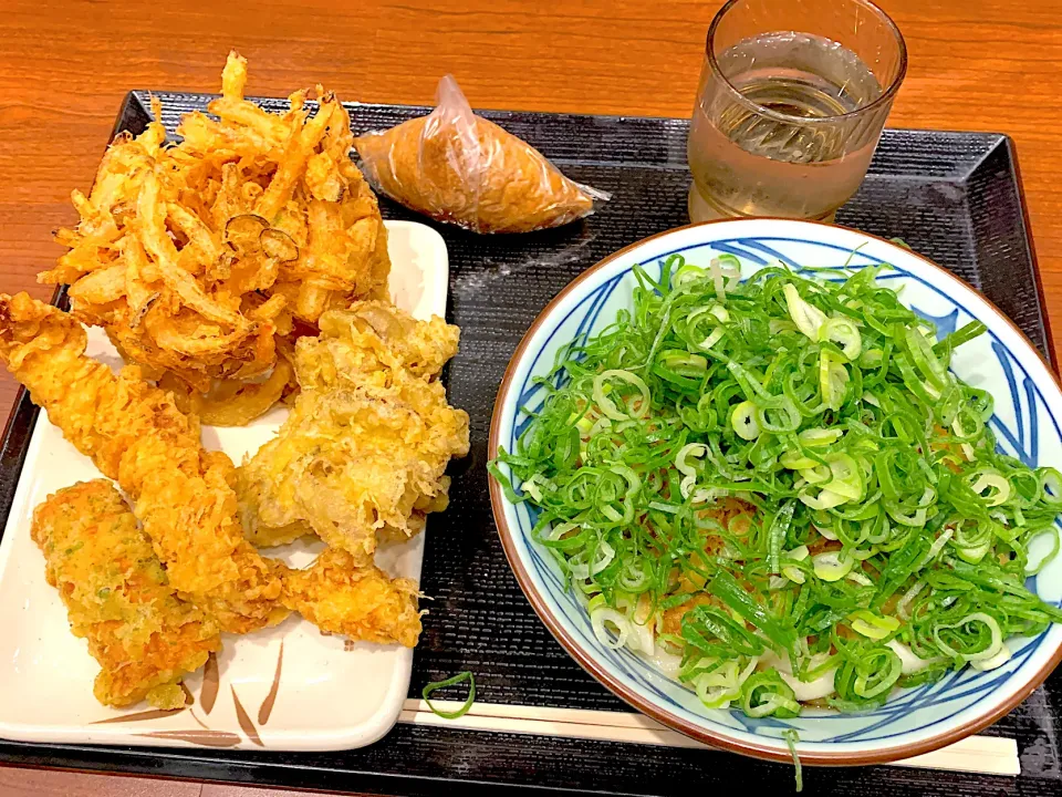 Snapdishの料理写真:かけうどん×天ぷら4種×いなり！|ぼっすんさん