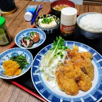 Snapdishの料理写真:肩ロースのトンカツ定食　自家製|ariyo4200さん