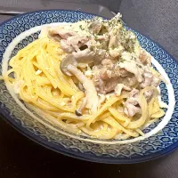 Snapdishの料理写真:豚肉としめじの味噌バタークリーム🍝