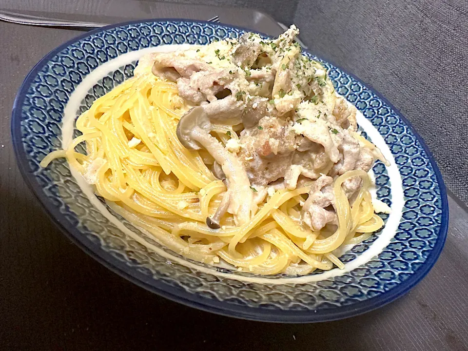 豚肉としめじの味噌バタークリーム🍝|deronさん