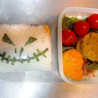 Snapdishの料理写真:10/22  子のおにぎらずと自分弁当　いつものやつに顔つけてみた🎃|なかちゃんたまごさん