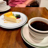 Snapdishの料理写真:ベイクドチーズケーキ、コーヒー| こいちさん