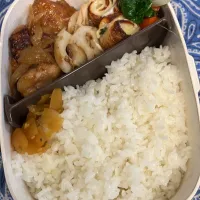 Snapdishの料理写真:鶏もも生姜焼き、れんこん梅和え、ほうれん草とにんじんコンソメ和え、ちくわしそチーズ巻き|ちあぽんさん