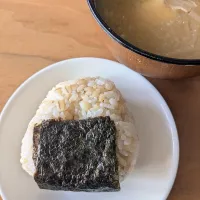 Snapdishの料理写真:朝ごはんおにぎり🍙|しあるさん