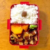 Snapdishの料理写真:イカリングときのこの炒め弁当|ももちゃんのママさん