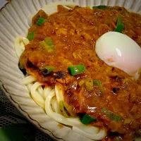 Snapdishの料理写真:スパイシーキーマカレーうどん温玉添え|Yuko Kobayashiさん