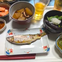 Snapdishの料理写真:10/18（金）夕食。子持ちあゆの塩焼き。イカ大根。ゆでエビ。なすとピーマンの煮浸し。|へいちゃんさん