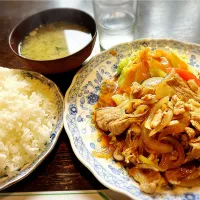 Snapdishの料理写真:豚肉しょうが焼定食 ¥900|Blue Moon Caféさん