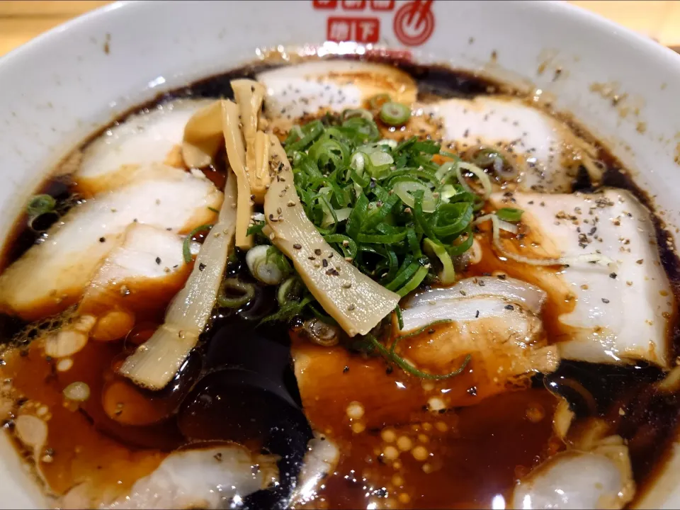 Snapdishの料理写真:【10/26までの期間限定店舗】 
#新宿地下ラーメン 
肉そば 藍 from 埼玉県越谷市
京都ブラック 
@新宿小田急エース北館
24257 (277,647)|大脇さん