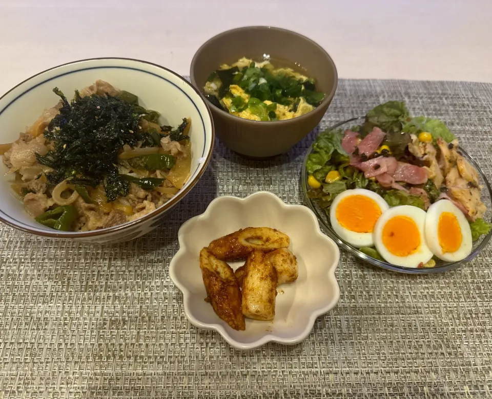 残りのプルコギ風丼.ちくわのカレーマヨチーズ和え．わか玉スープ.サラダ|♡さやか♡さん