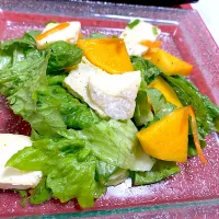 Snapdishの料理写真:柿とカマンベールチーズのサラダ🥗|Ponoさん