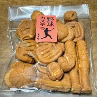 Snapdishの料理写真:お土産⚾️ドジャースリーグ優勝おめでとう⚾️WSがんばれ🩵野球カステラ|kaoriさん