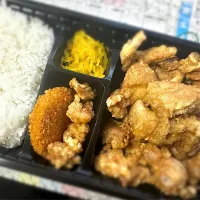 Snapdishの料理写真:ホルモン＆唐揚げ弁当|カノウマコトさん