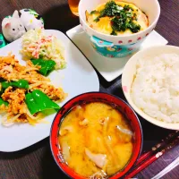 Snapdishの料理写真:押し麦ご飯、もつ煮、麻婆ピーマン、白菜ともやしとカニカマのサラダ、とろろと卵のふわふわ焼き|サトリさん