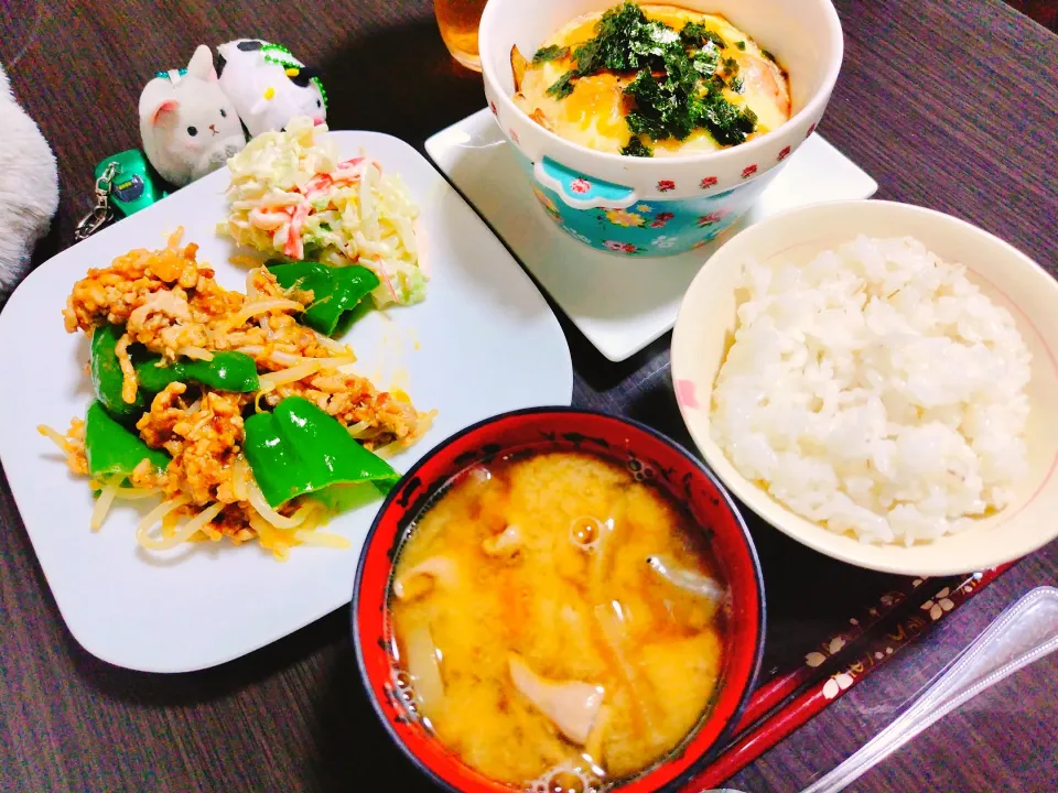 押し麦ご飯、もつ煮、麻婆ピーマン、白菜ともやしとカニカマのサラダ、とろろと卵のふわふわ焼き|サトリさん