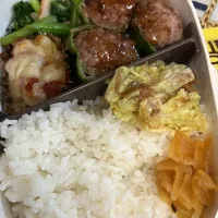 Snapdishの料理写真:ピーマン肉詰め、茄子とじゃがミートチーズ焼き、ほうれん草ソテー、白菜梅和え|ちあぽんさん