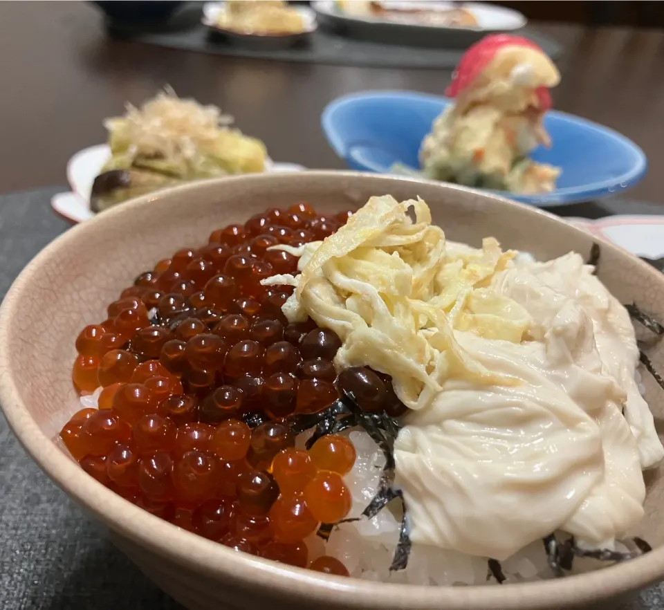 Snapdishの料理写真:10/23 イクラ&生湯葉丼|あーるさん