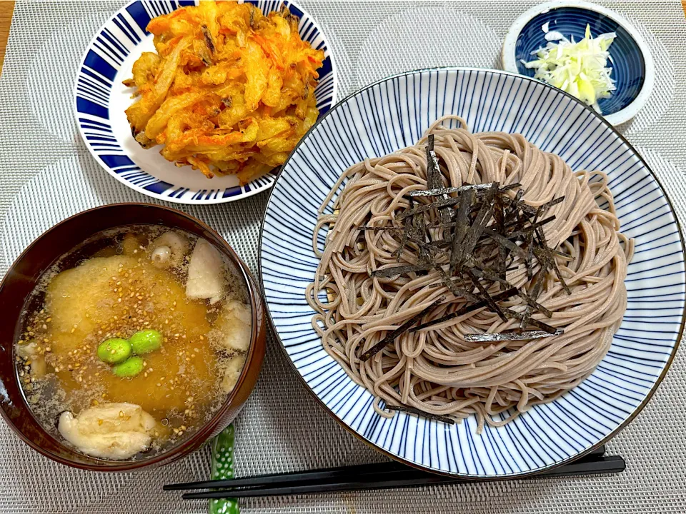 Snapdishの料理写真:しめじと鶏皮のつけ蕎麦|morimi32さん