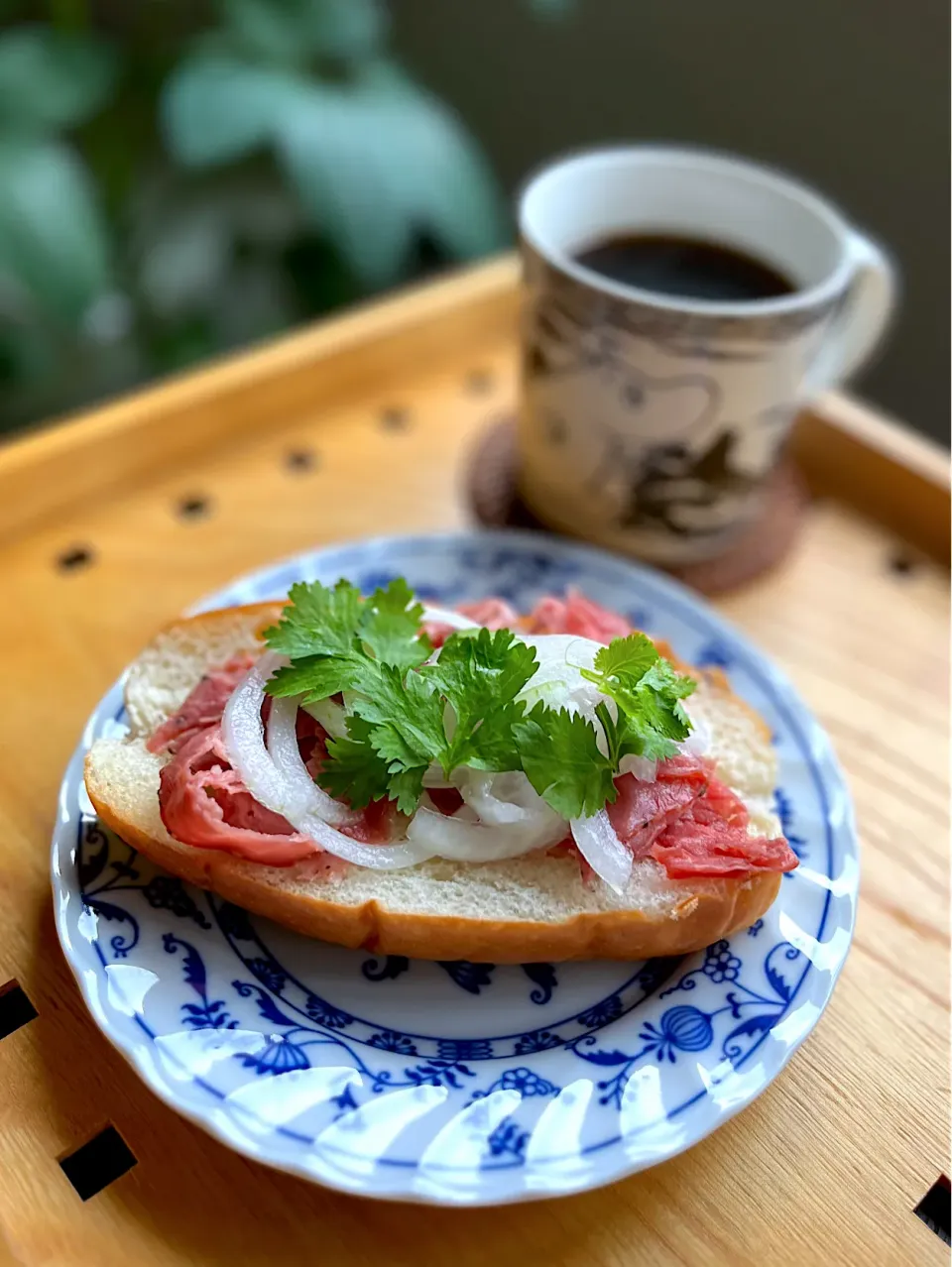 Snapdishの料理写真:酢玉ねぎ効果！鼻水止まった！ペッパービーフサンドイッチ|アッコちゃん✨さん