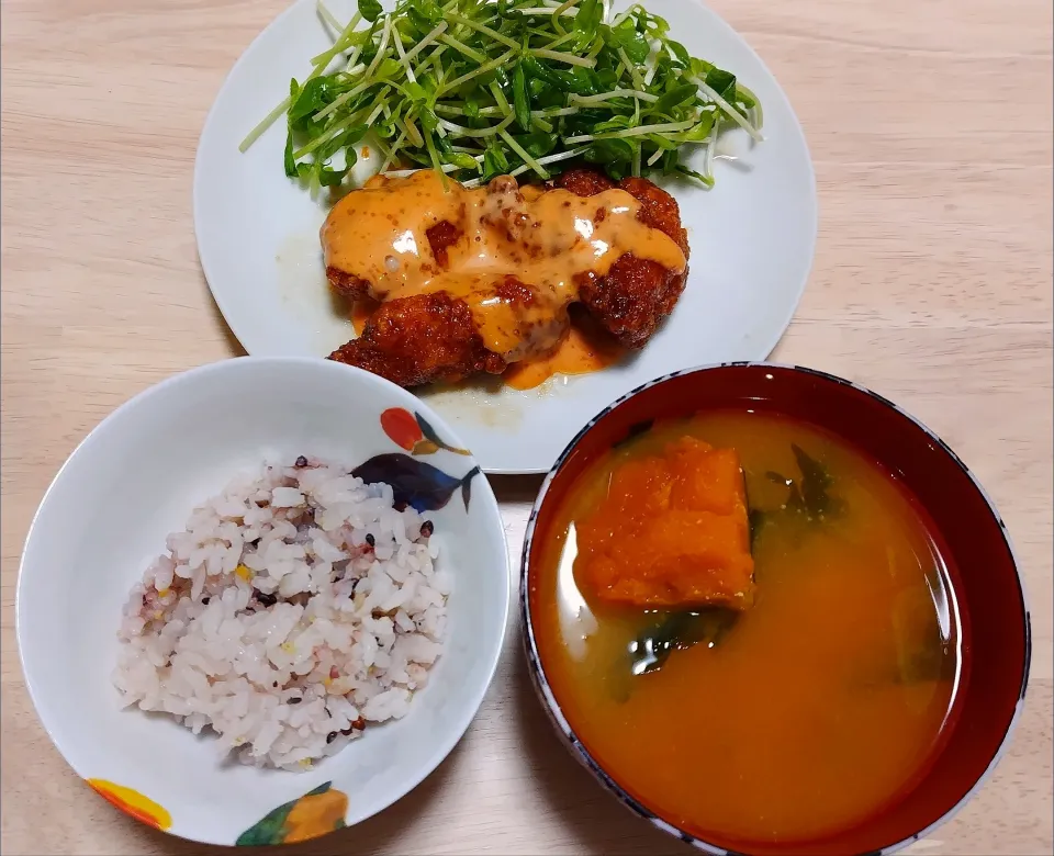 2024 1021　オーロラソースのチキン南蛮　豆苗サラダ　かぼちゃとわかめのお味噌汁|いもこ。さん