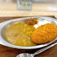 Snapdishの料理写真:カレーライスにコロッケ|マハロ菊池さん