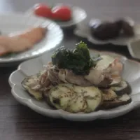 Snapdishの料理写真:なすと豚しゃぶ肉のしそ風味レンジ蒸し