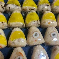 Snapdishの料理写真:さっちゃんおにぎり🍙バター昆布と炊き込みの　　おにぎり🍙|サチ😊さん